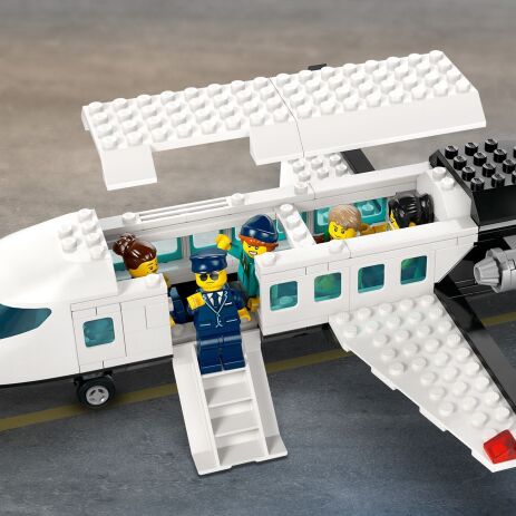 LEGO City Airport With Airplane (60502) (3)