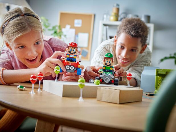 LEGO Super Mario Kart-Baby Mario vs. Baby Luigi (72034) (5)