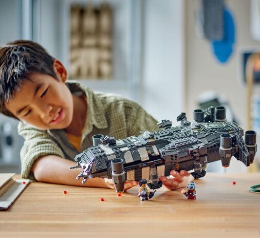 LEGO Star Wars The Onyx Cinder (75374) (9)