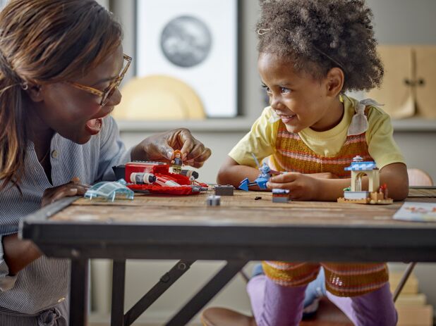 LEGO Star Wars The Crimson Firehawk (75384) (6)