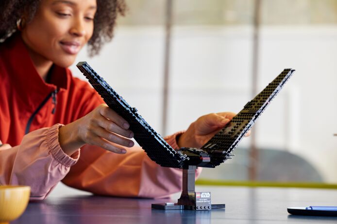 LEGO® Star Wars Kaylo Ren's Command Shuttle (75406) (6)