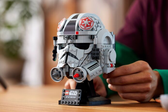 LEGO Star Wars At-At Driver Helmet (75429) (5)