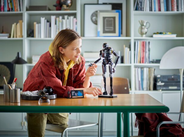 LEGO® Star Wars K-2SO Security Droid (75434) (6)