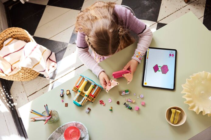 LEGO Wicked Glinda, Elphaba & Nessarose At Shiz University (75681) (5)