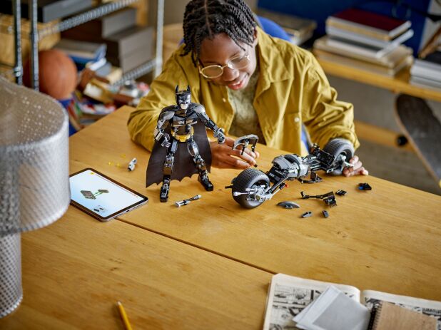 LEGO Super Heroes Batman Construction Figure & The Bat-Pod Bike (76273) (2)