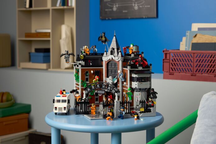 LEGO Super Heroes DC Batman Arkham Asylum (76300) (15)