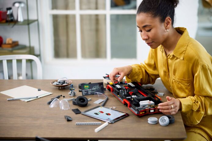 LEGO Super Heroes Batman: The Classic TV Series Batmobile (76328) (7)