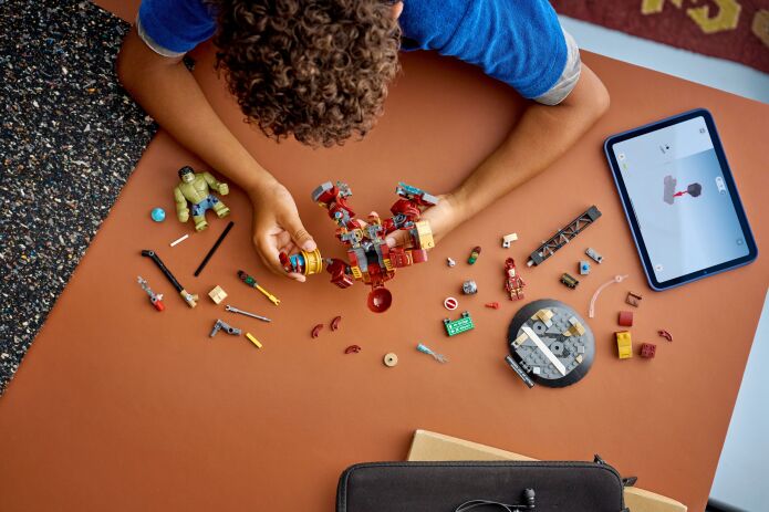 LEGO Super Heroes Epic Battle: Hulkbuster vs. The Hulk (76343) (4)