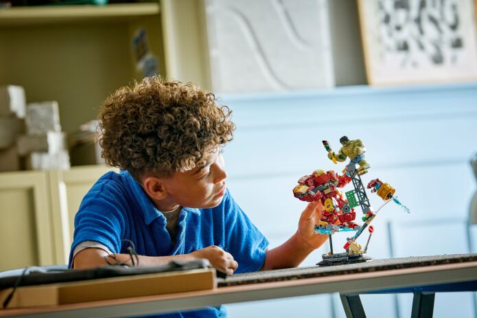 LEGO Super Heroes Epic Battle: Hulkbuster vs. The Hulk (76343) (5)