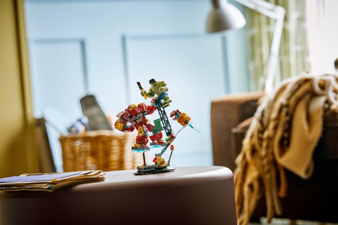 LEGO Super Heroes Epic Battle: Hulkbuster vs. The Hulk (76343) (7)