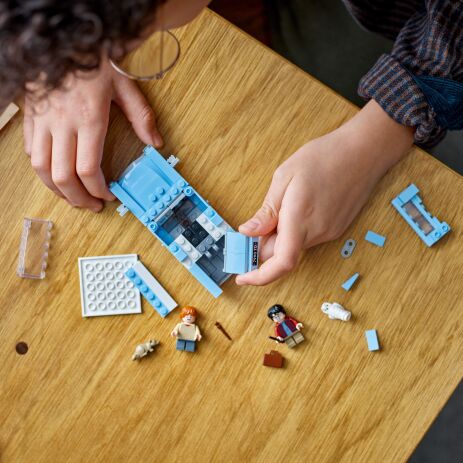 LEGO Harry Potter Flying Ford Anglia (76424) (2)