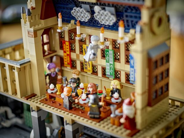 LEGO Harry Potter Hogwarts Castle: The Great Hall (76435) (12)