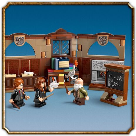 LEGO Harry Potter Hogwarts Castle: Charms Class (76442) (2)