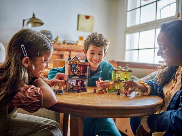 LEGO Harry Potter Quality Quidditch Supplies & Ice Cream Parlour (76452) (9)