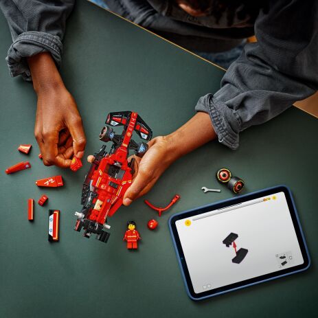 LEGO Speed Champions Ferrari SF-24 F1 Race Car (77242) (5)