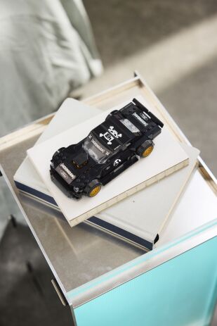 LEGO® Speed Champions Ken Block's '65 Ford Mustang Hoonicorn V1 (77262) (7)