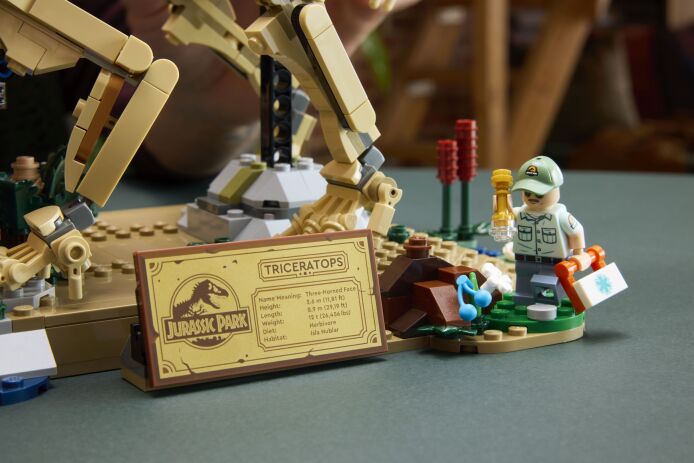 LEGO® Jurassic World Dinosaur Fossils: Triceratops (77985) (8)