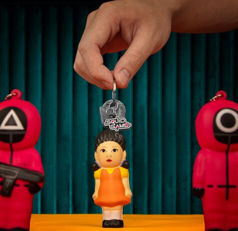 FBL Squid Game Young-Hee Μπρελόκ Squishy (CR2840) (2)