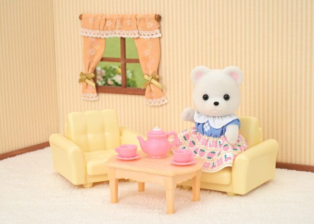 Sylvanian Families Polar Bear Girl's Sitting Room Set (5831) (2)