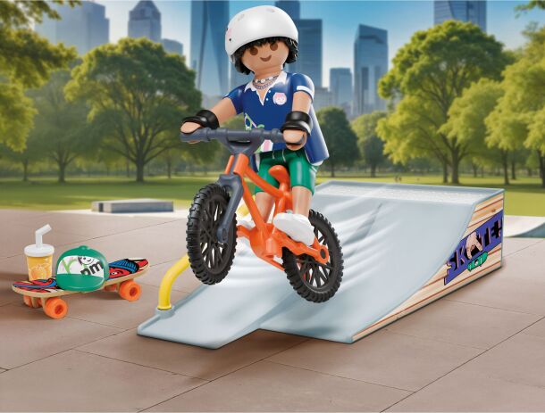 Playmobil Αγόρι Με Skateboard Και Ποδήλατο (71798) (2)