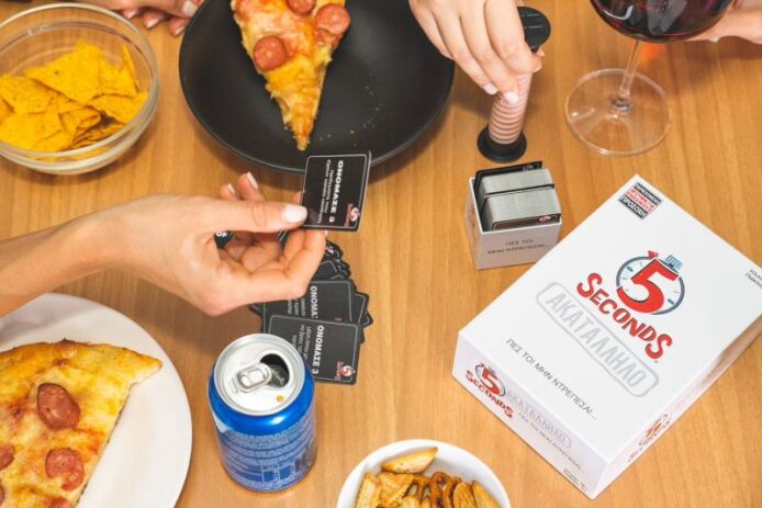 Επιτραπέζιο 5 Seconds-Ακατάλληλο (1040-23204) (2)