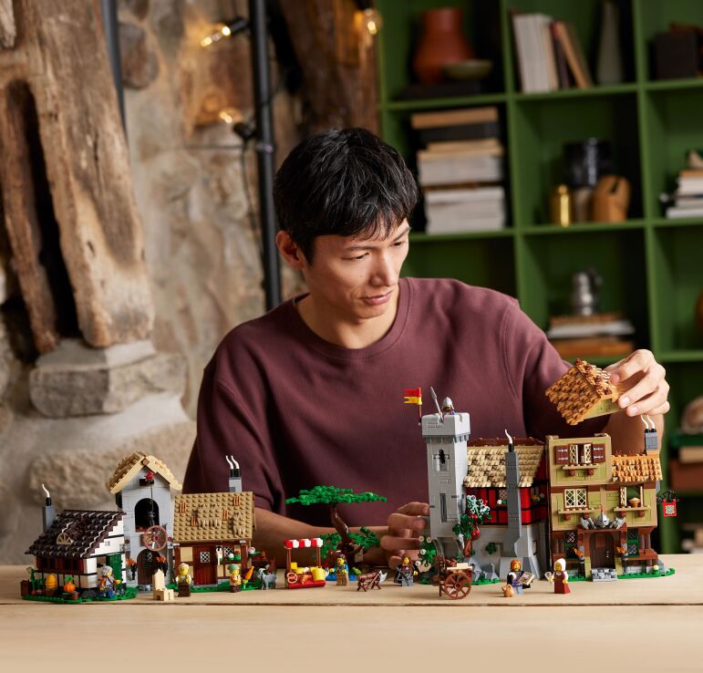 LEGO Icons Medieval Town Square (10332) (9)