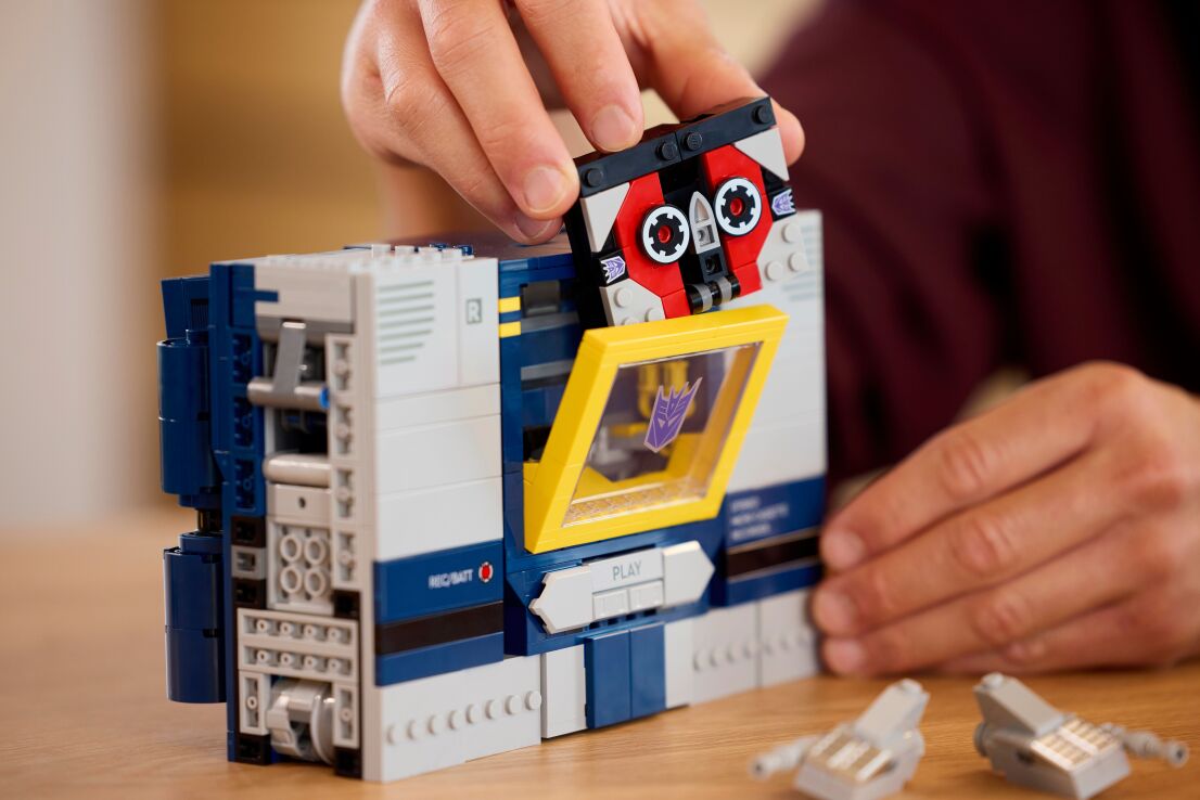 LEGO Icons Transformers Soundwave (10358) (11)