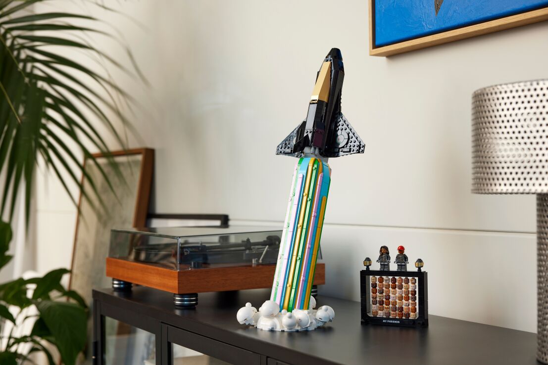 LEGO Icons Over The Moon With Pharrell Williams (10391) (8)