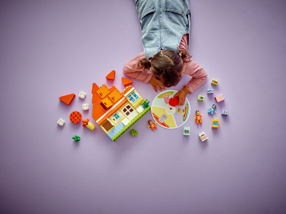 LEGO Duplo Bluey's Family House With Memory Game (10459) (5)