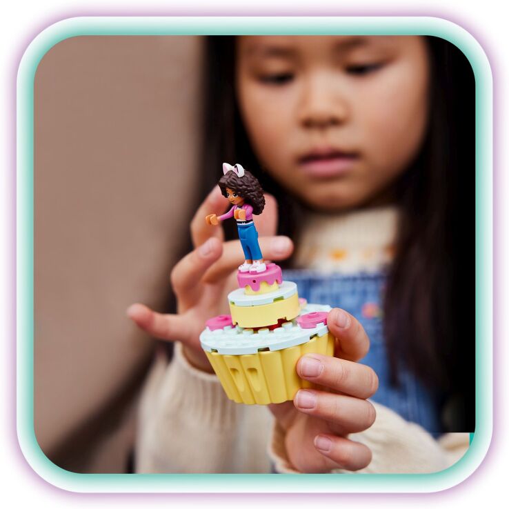 LEGO Gabby's Dollhouse Bakey With Cakey Fun (10785) (4)