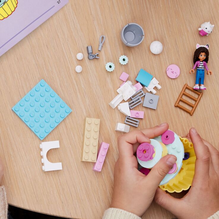 LEGO Gabby's Dollhouse Bakey With Cakey Fun (10785) (5)