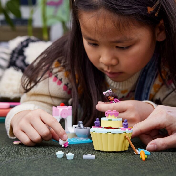 LEGO Gabby's Dollhouse Bakey With Cakey Fun (10785) (6)