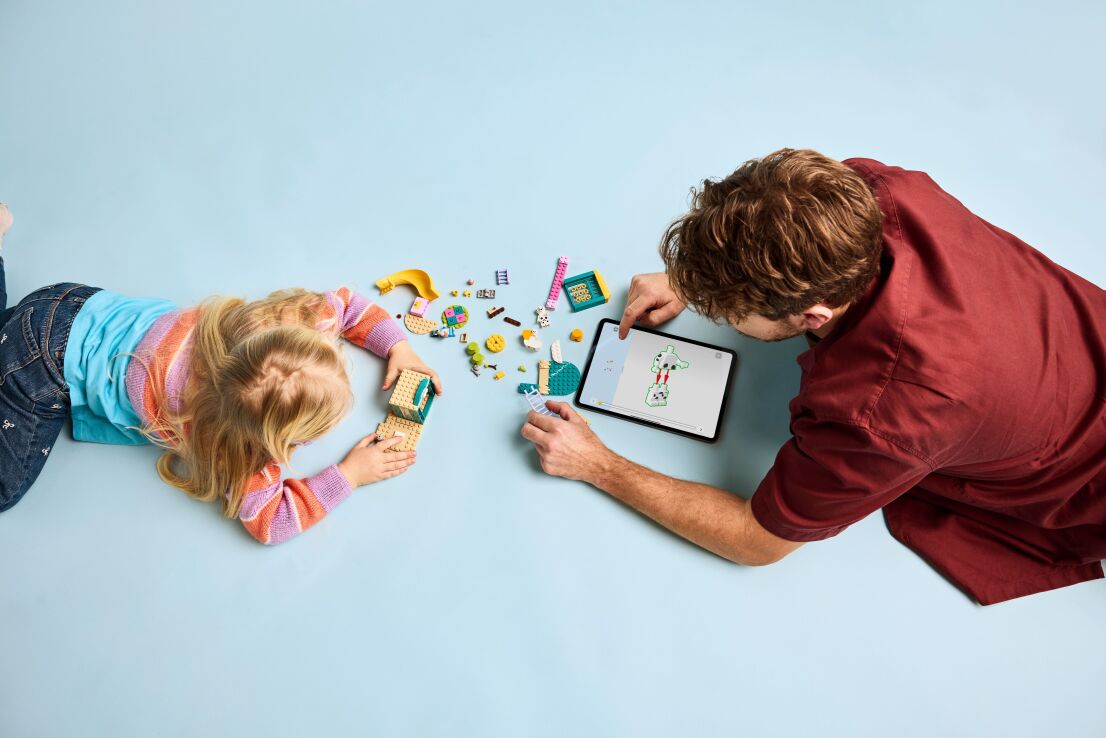 LEGO Bluey Playground Fun With Bluey & Chloe (11201) (5)