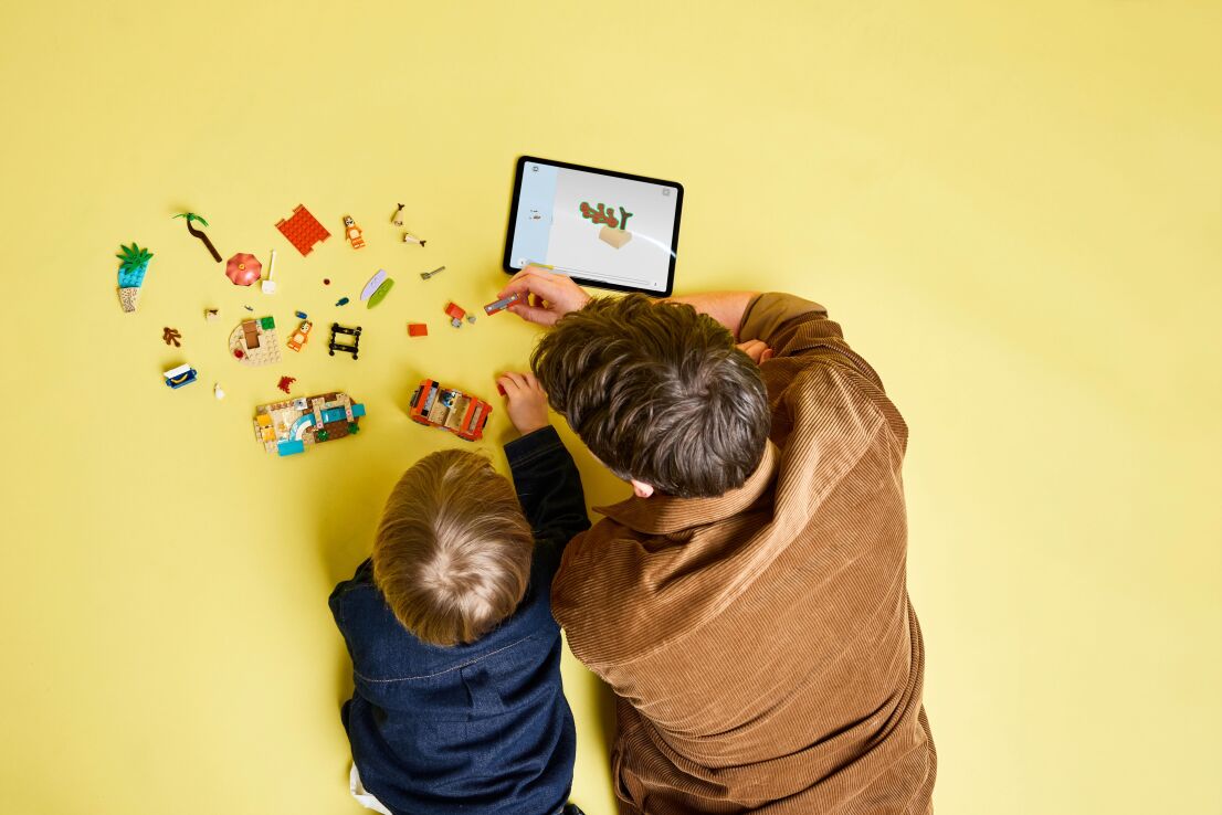 LEGO Bluey's Beach & Family Car Trip (11202) (5)