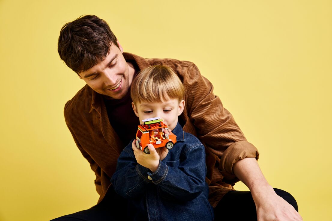 LEGO Bluey's Beach & Family Car Trip (11202) (7)