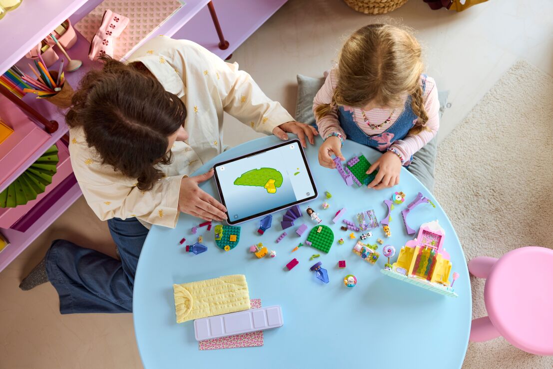 LEGO Gabby's Dollhouse Sweet Treat Mountain & Kitty Garden (11205) (5)