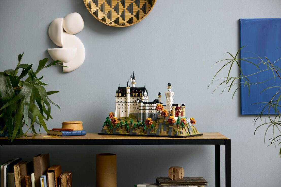 LEGO Architecture Neuschwanstein Castle (21063) (11)