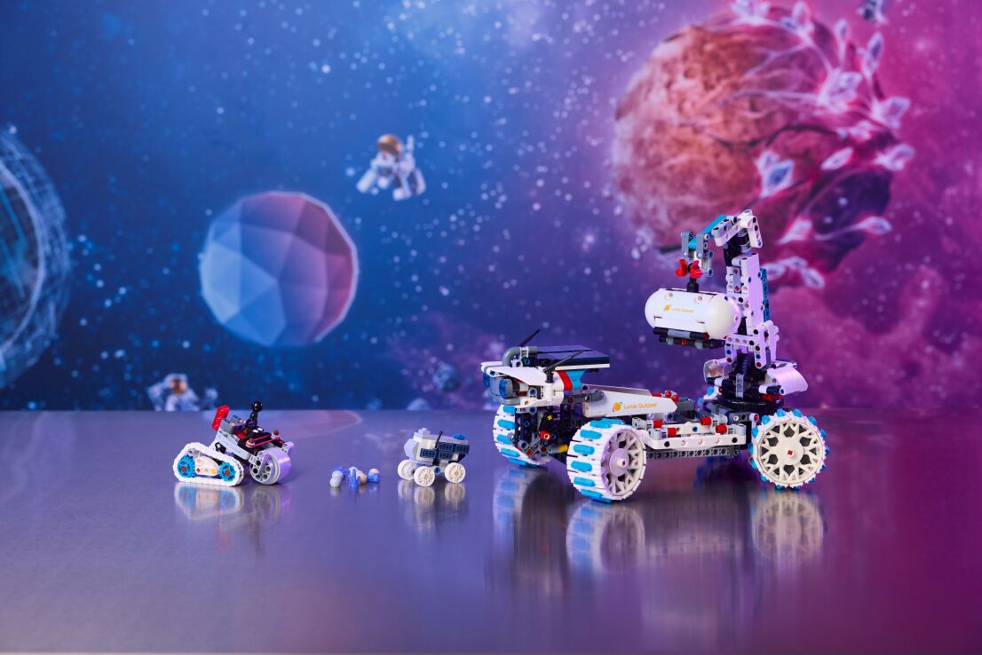 LEGO Technic Lunar Outpost Moon Rover Space Vehicle (42211) (8)