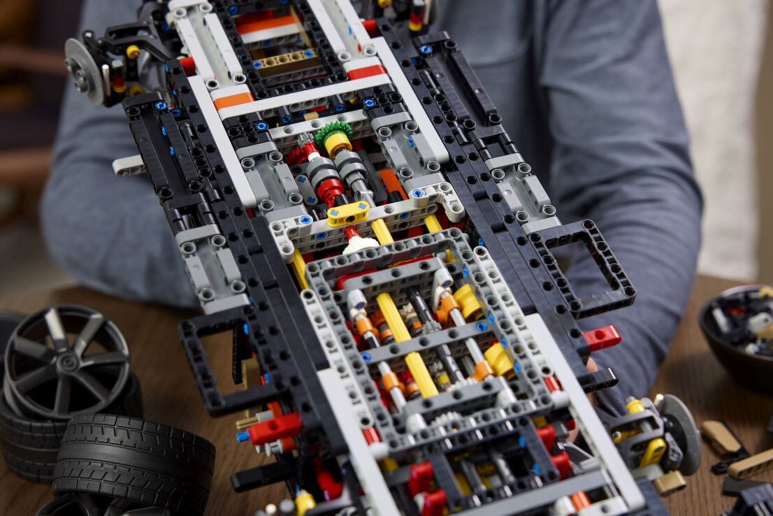 LEGO® Technic Koenigsegg Sadair's Spear Megacar (42232) (4)