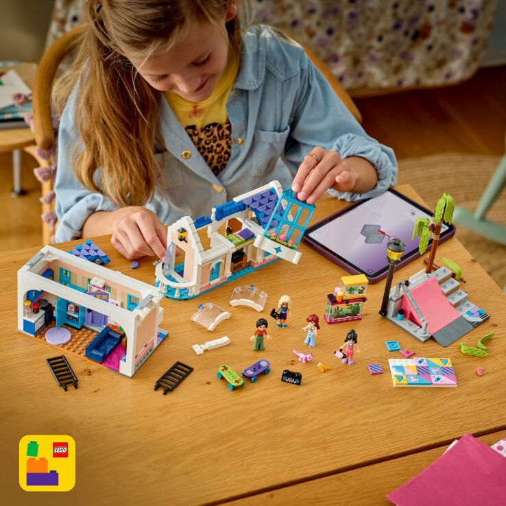 LEGO® Friends Liann's Family House (42687) (6)
