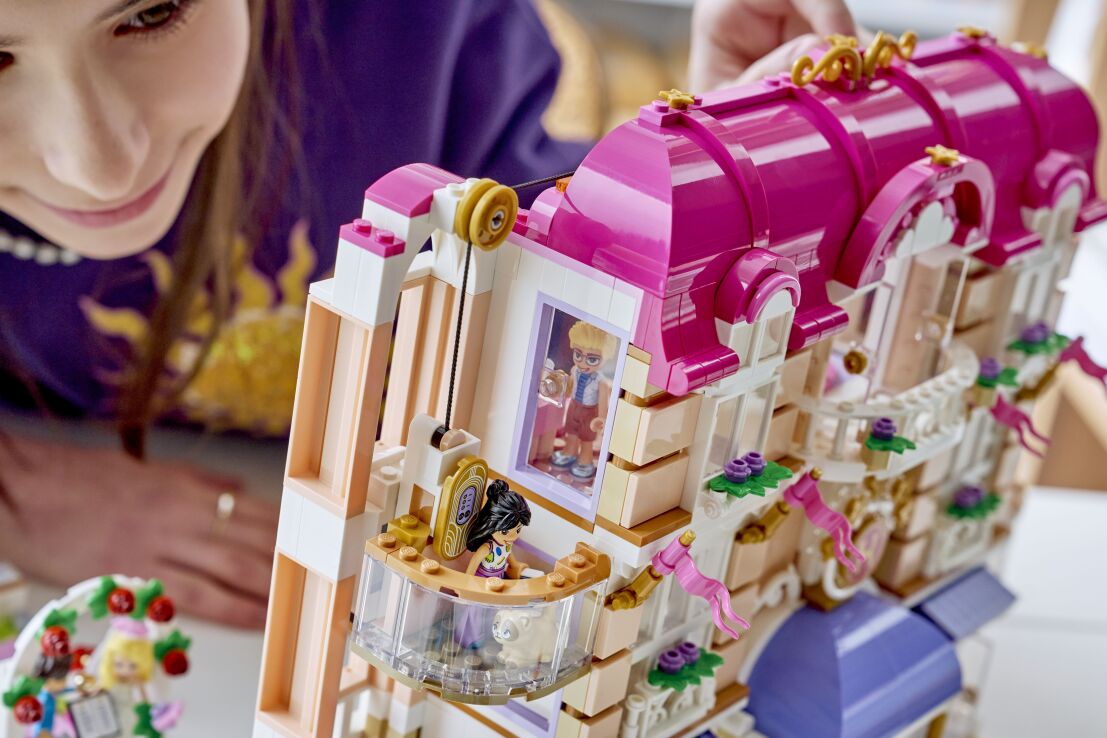 LEGO® Friends Heartlake City Grand Hotel (42704) (7)
