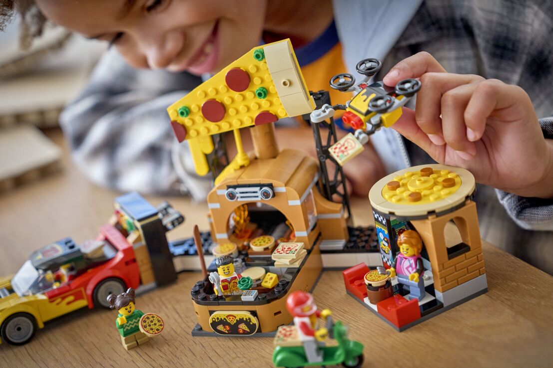 LEGO® City Pizza Delivery Experience With Vehicles (60496) (7)
