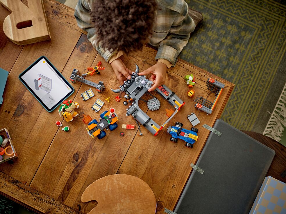 LEGO Super Mario Kart-Bowser's Castle (72039) (7)