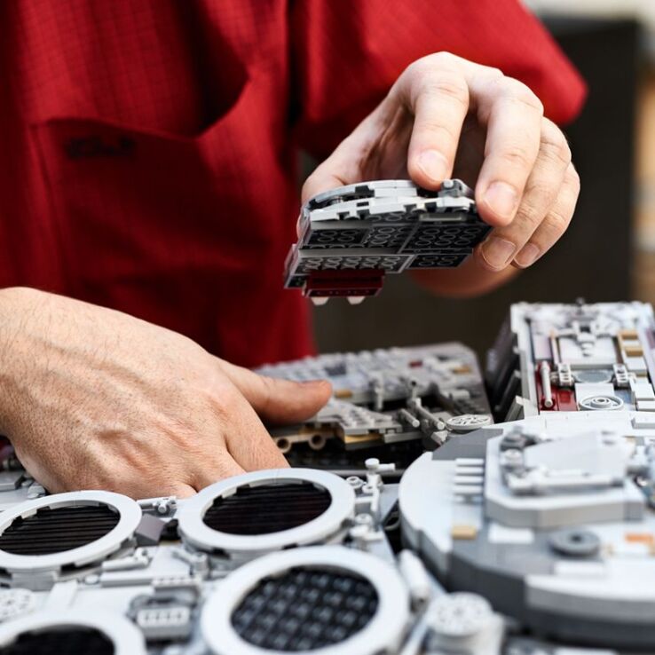 LEGO Star Wars UCS Millennium Falcon (75192) (3)