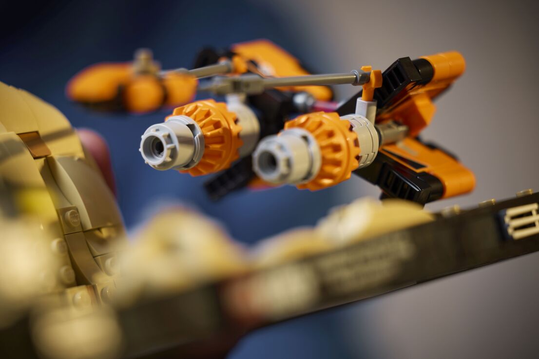 LEGO Star Wars Mos Espa Podrace Diorama (75380) (7)