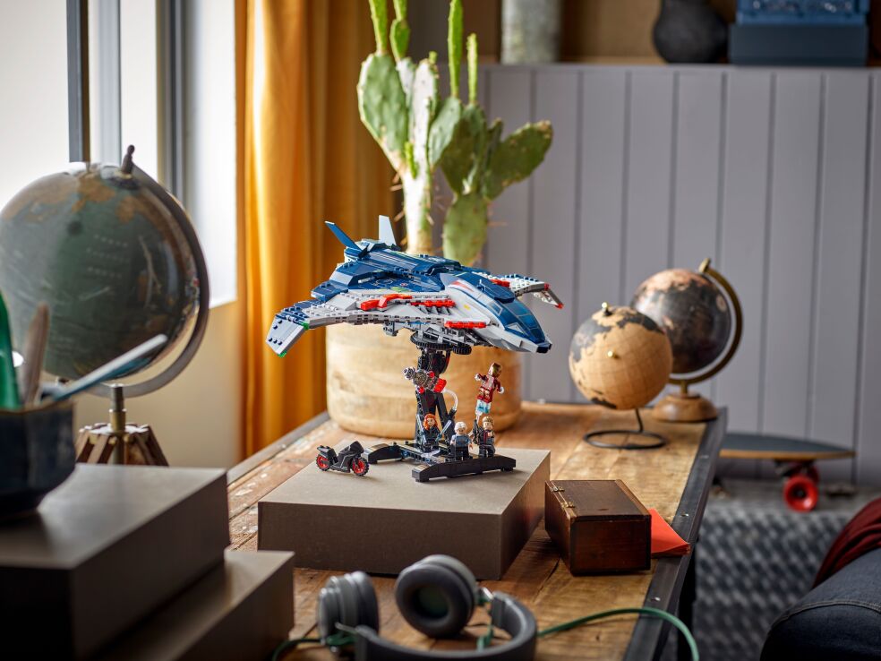 LEGO Super Heroes Avengers: Age Of Ultron Quinjet (76325) (14)