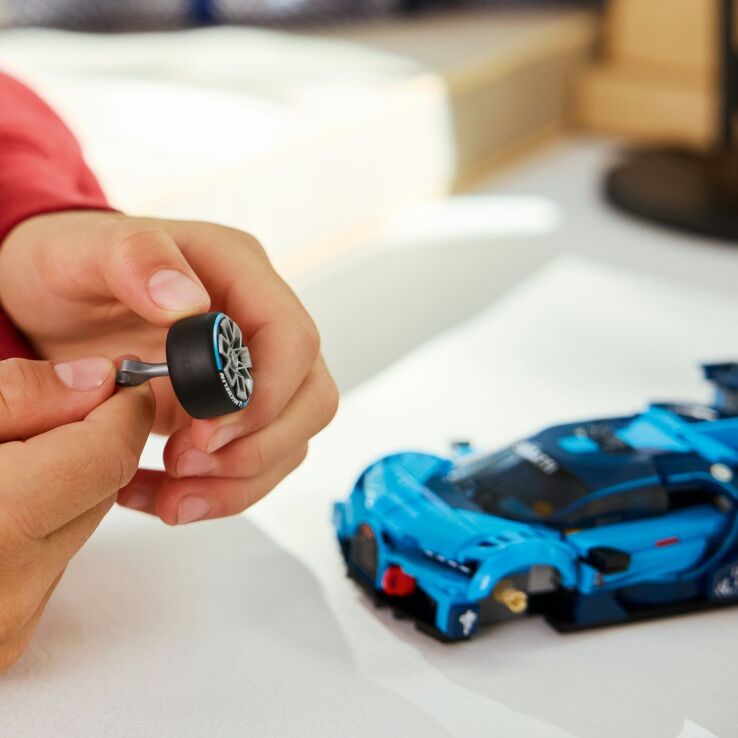 LEGO® Speed Champions Bugatti Vision GT Hyper Sports Car (77253) (4)