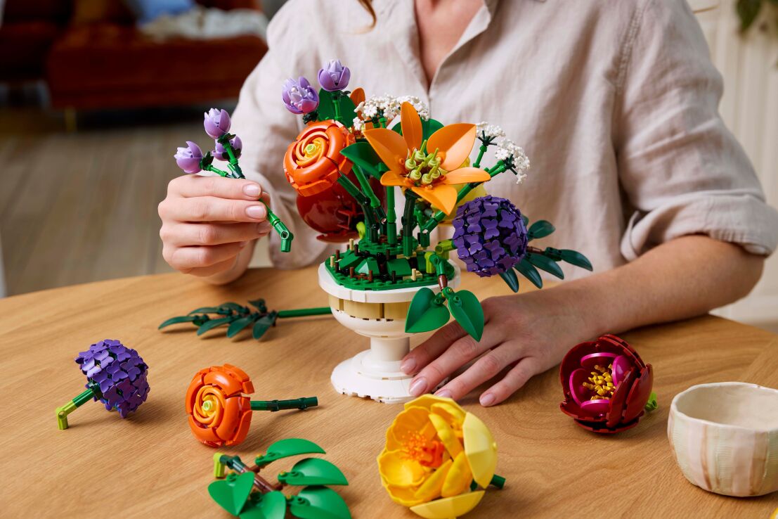 LEGO® Botanicals Flower Arrangement (10345) (4)