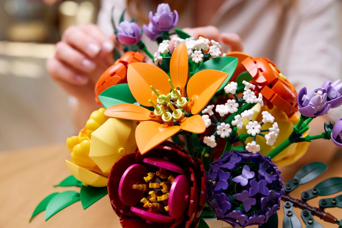 LEGO® Botanicals Flower Arrangement (10345) (6)