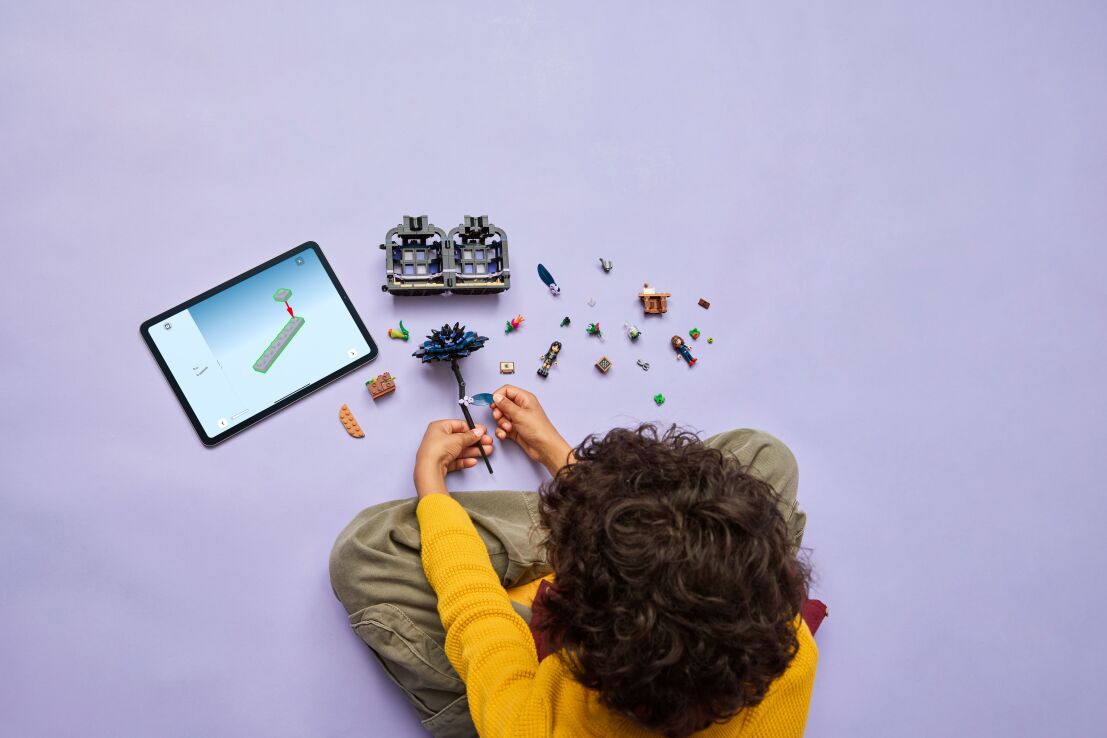 LEGO Wednesday: Black Dahlia Flower (76784) (2)